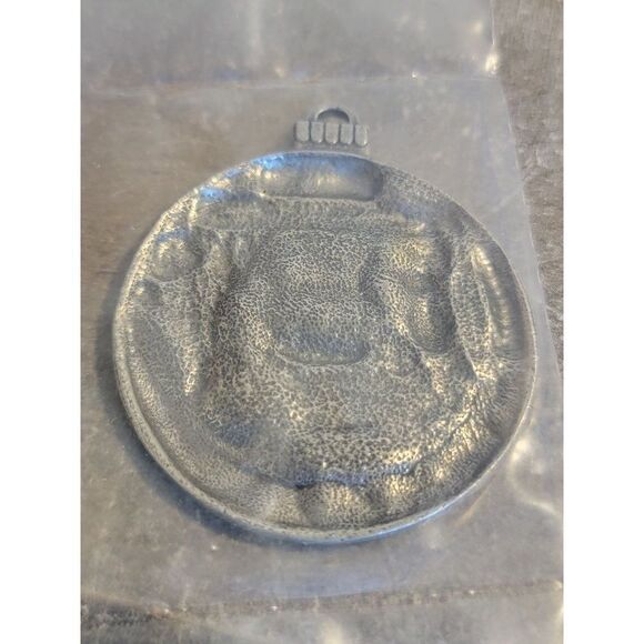 Metal season's greetings Taste of Home 1995 ornament Xmas decor - Picture 3 of 3